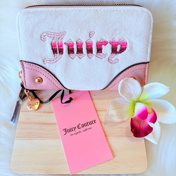 🩷🩷Juicy Couture Pink and White Wallet Classic Design🩷🩷 - Picture 1 of 6